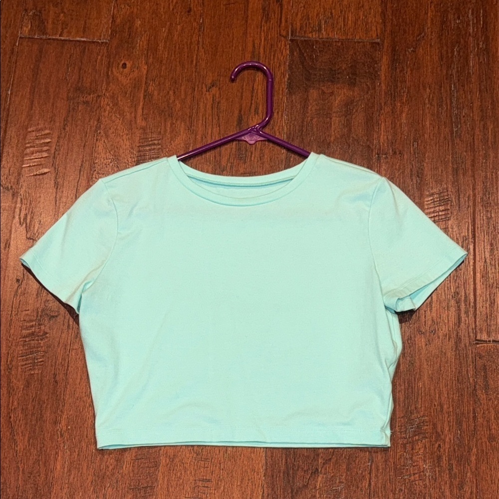 🩵 Large Baby Blue Crop Top 🩵
